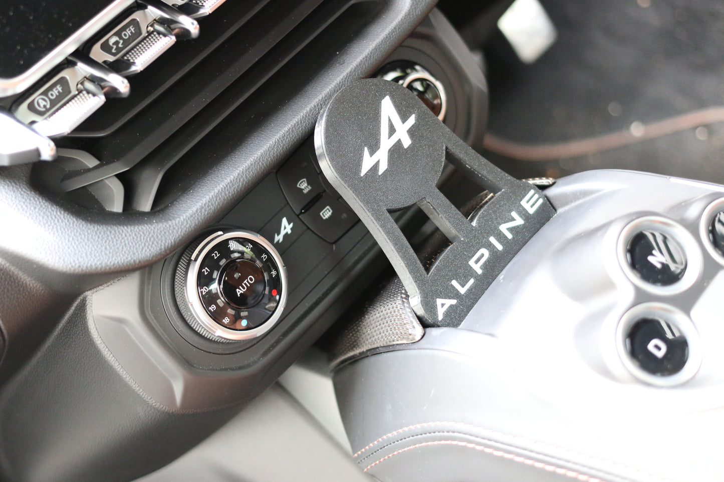 Alpine A110 MagSafe Charger Phone Holder
