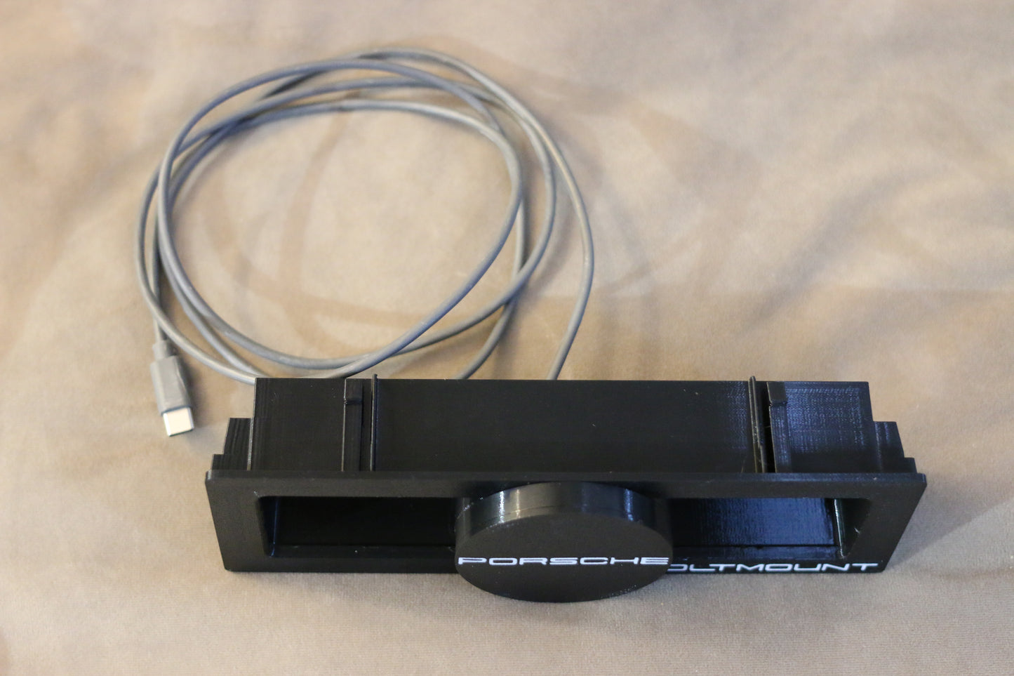 911 996 Carrera MagSafe Charger Phone Holder