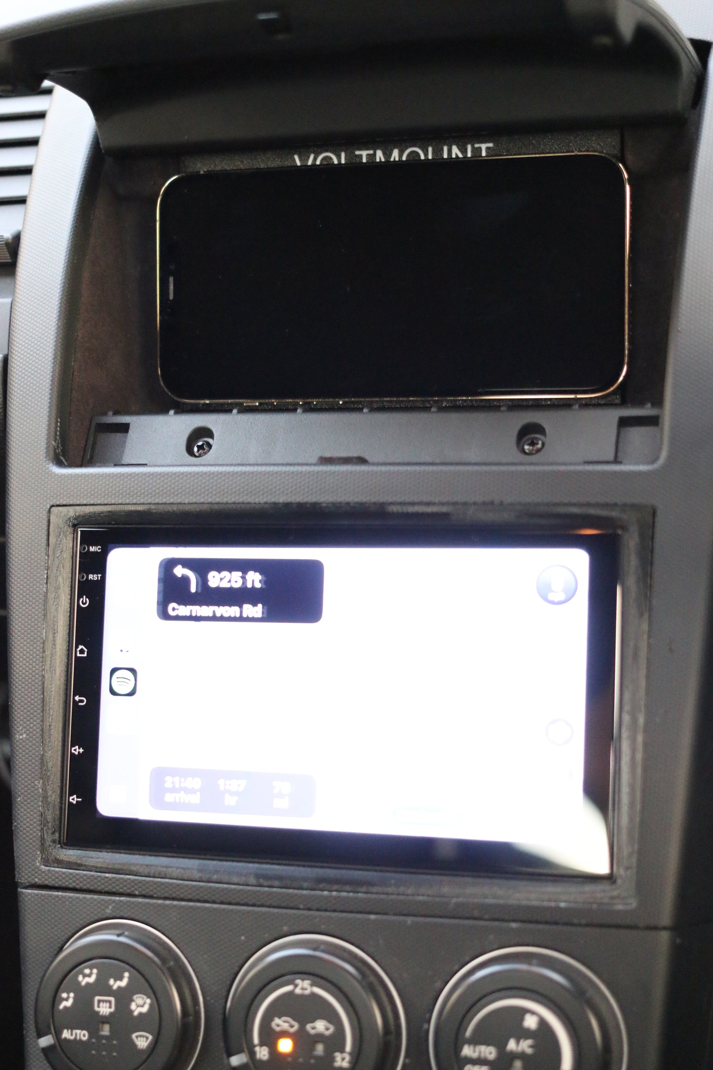 Nissan 350Z MagSafe Charger Phone Mount Holder