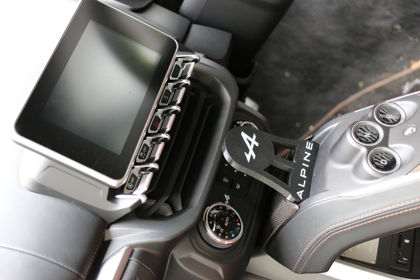 Alpine A110 MagSafe Charger Phone Holder