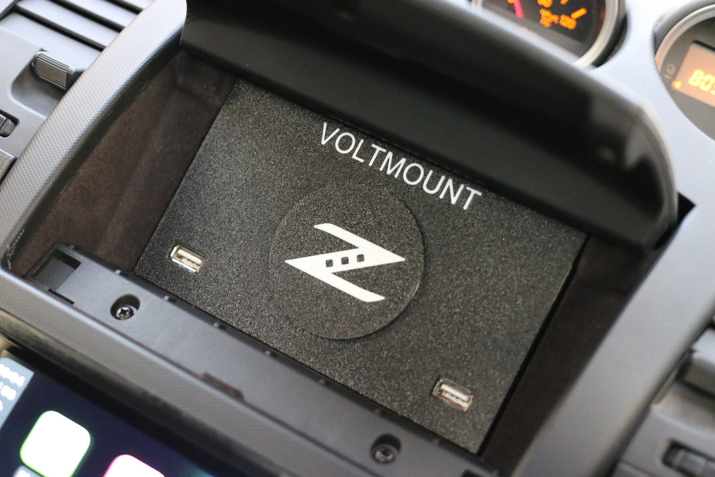 Nissan 350Z MagSafe Charger Phone Mount Holder