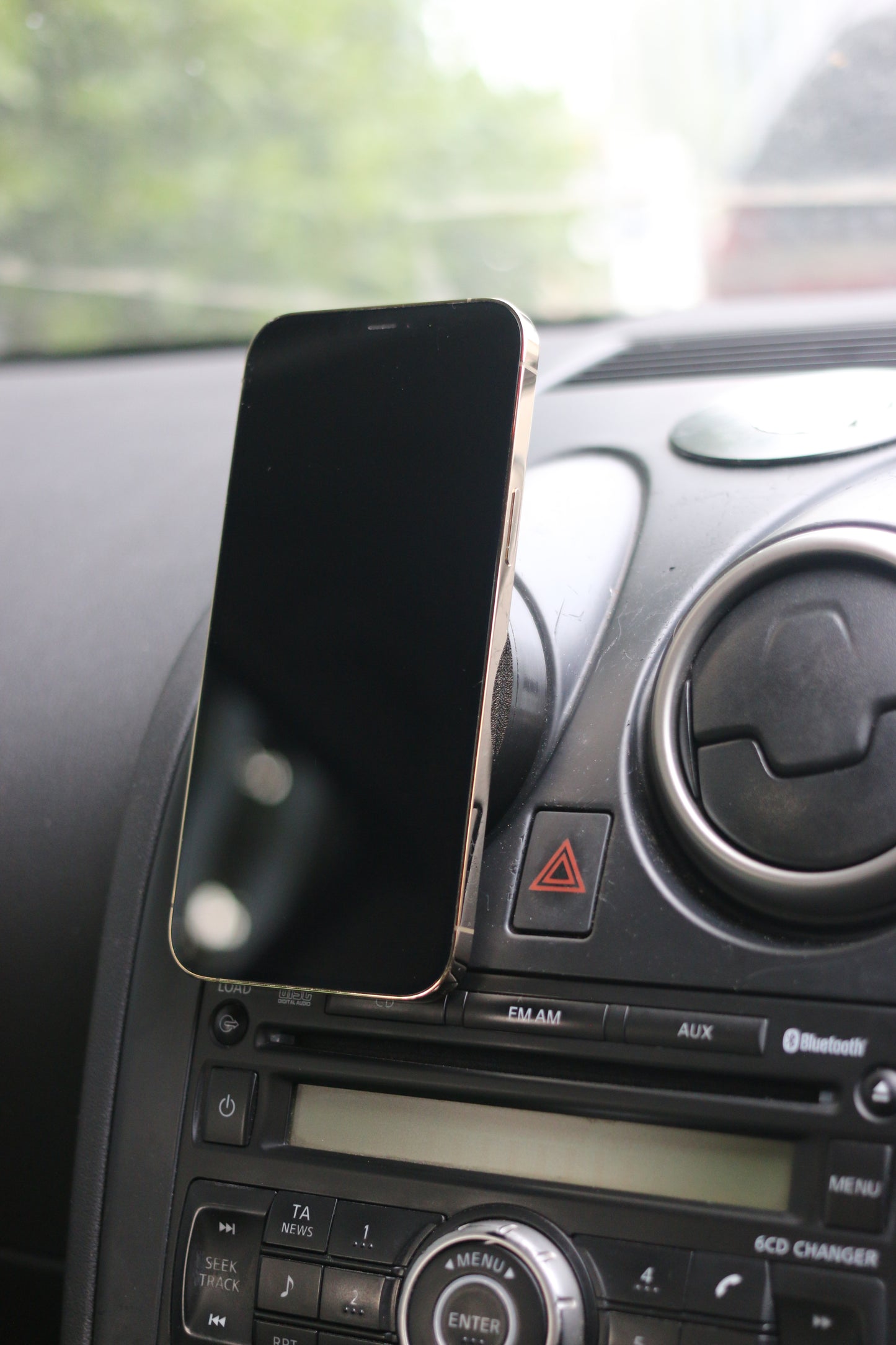 Nissan Qashqai 2006-2013 MagSafe Charger Phone Holder