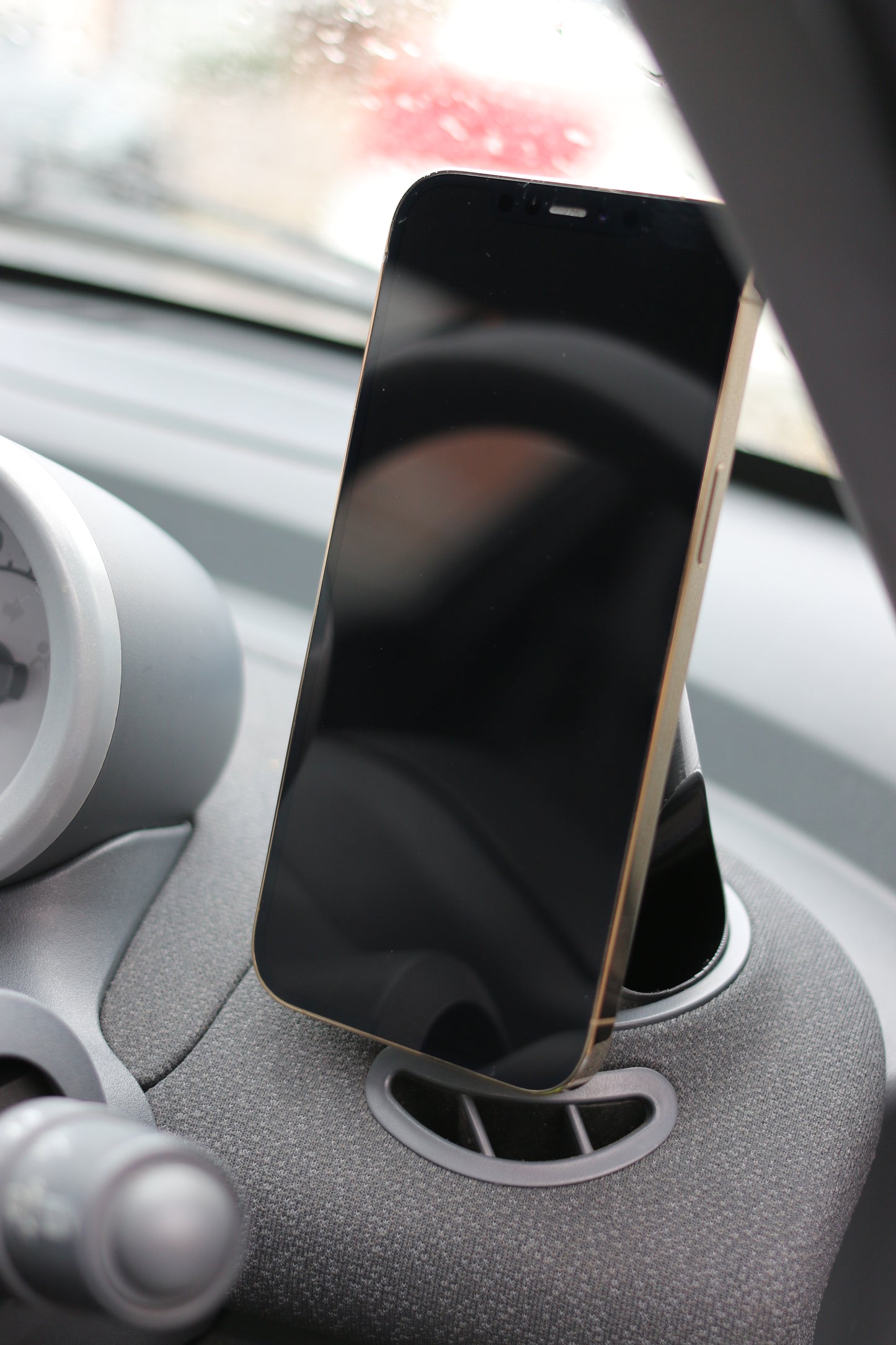 Smart Roadster MagSafe Charger Phone Holder