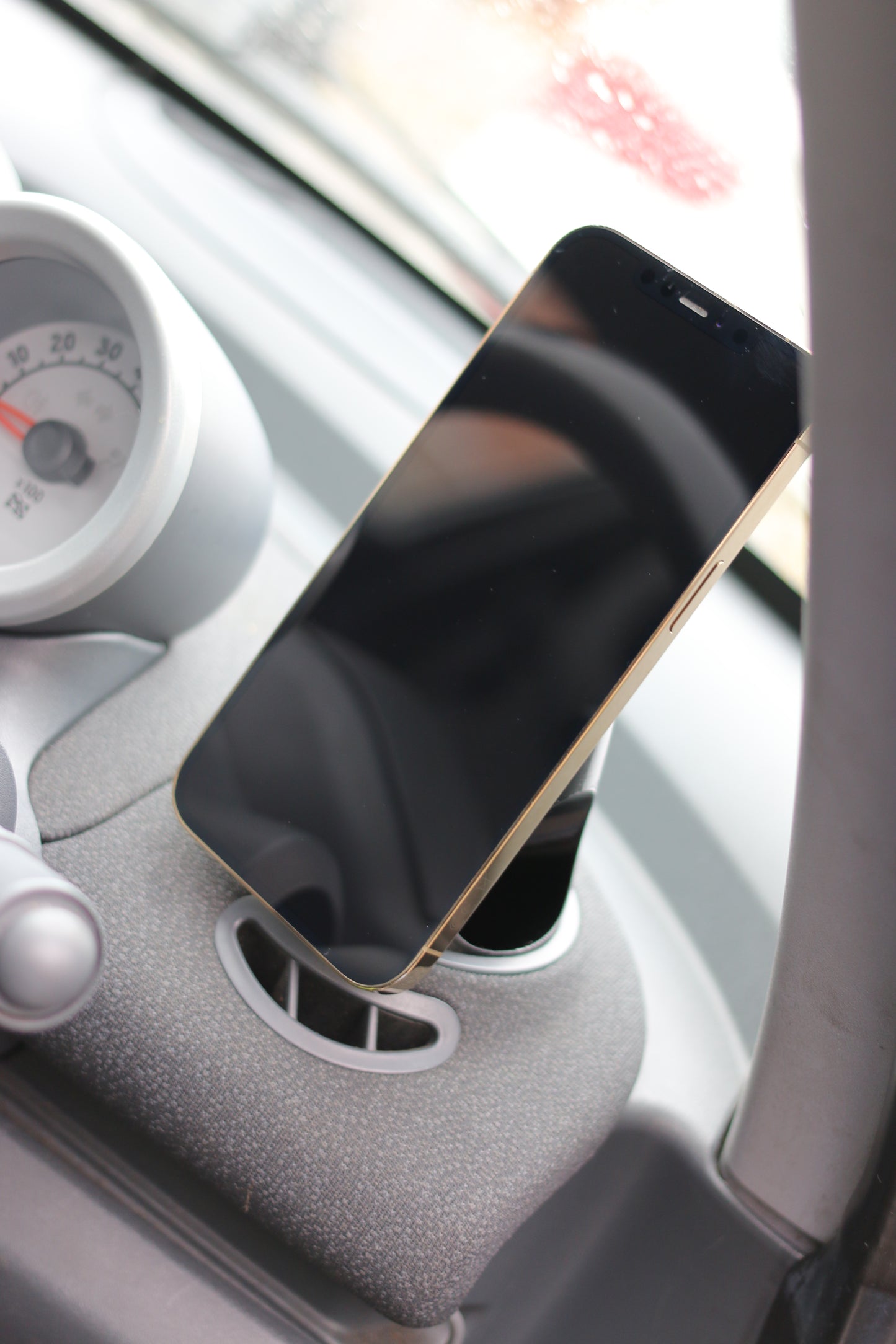 Smart Roadster MagSafe Charger Phone Holder