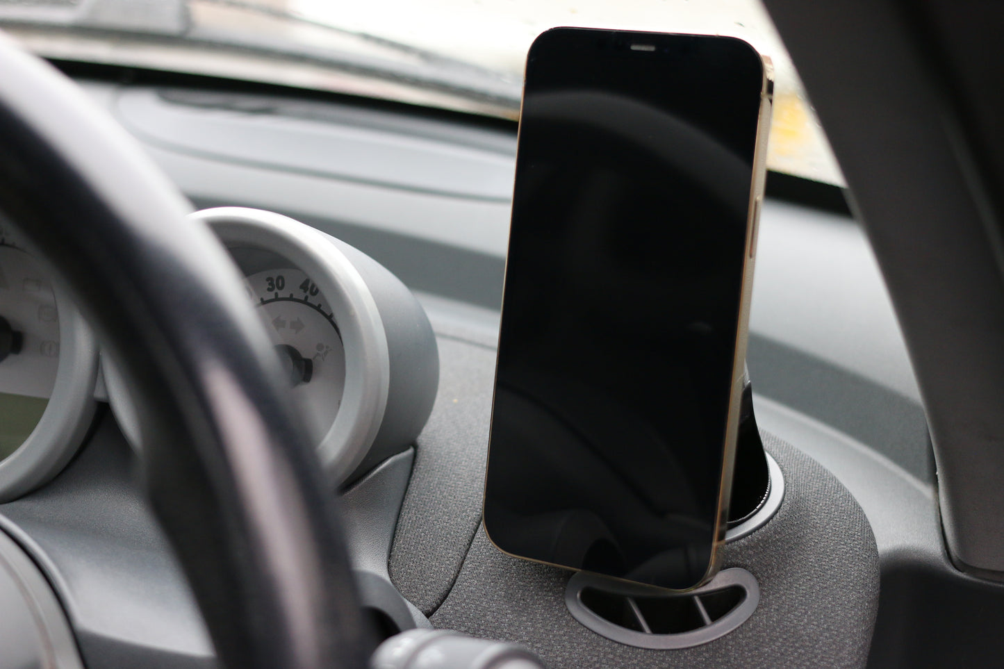 Smart Roadster MagSafe Charger Phone Holder