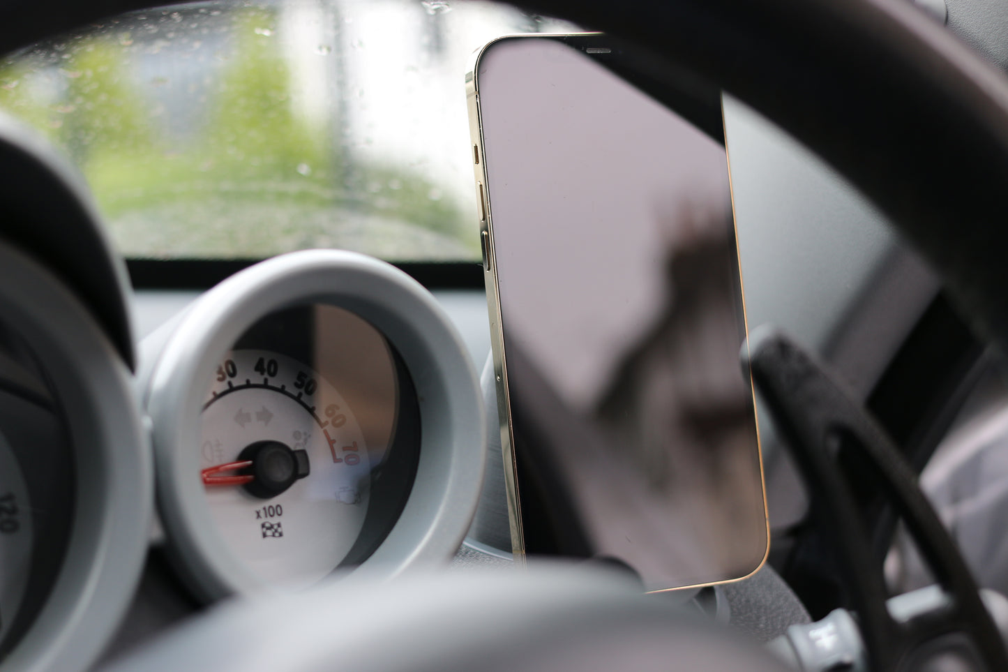 Smart Roadster MagSafe Charger Phone Holder
