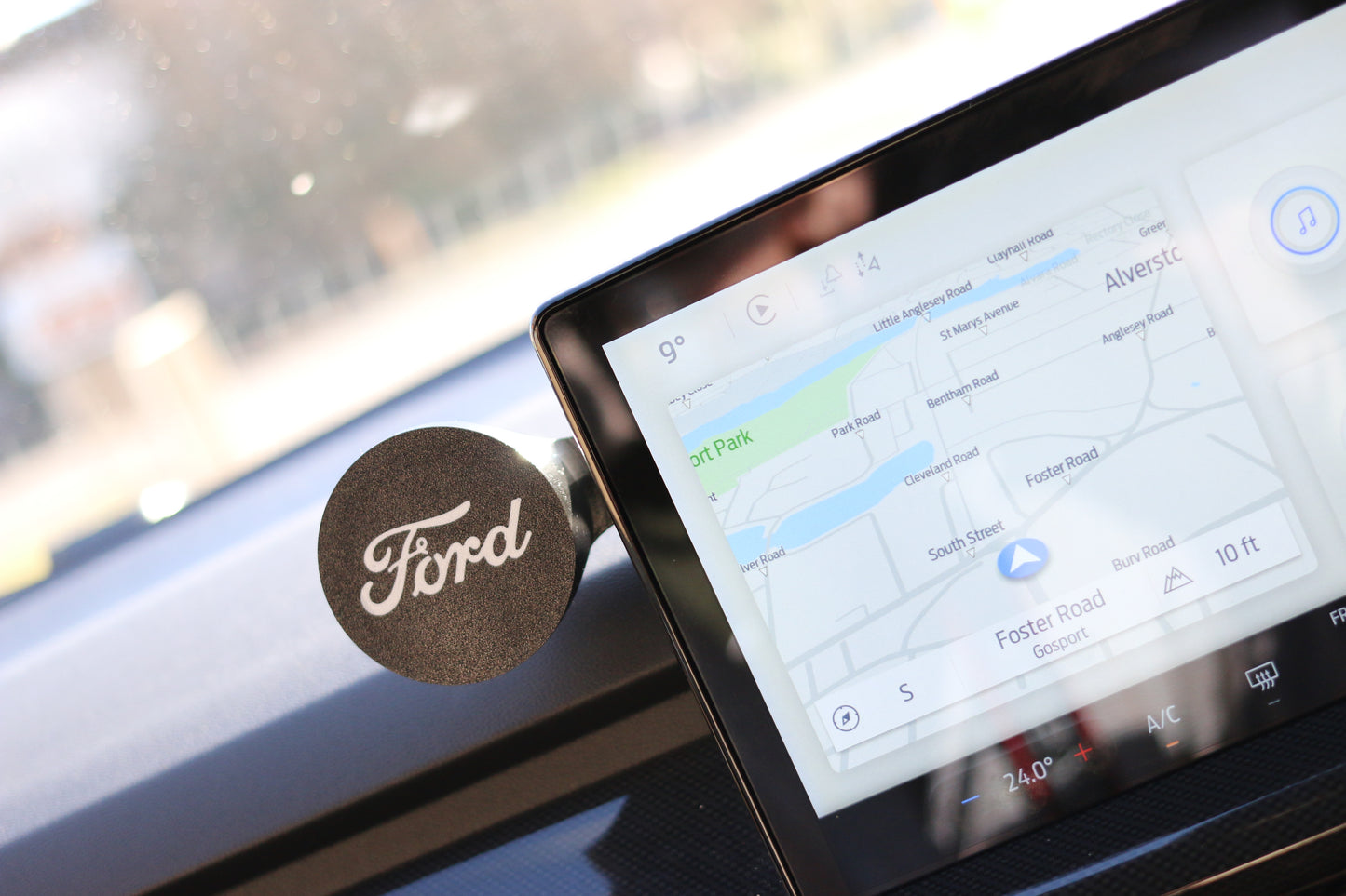 Ford Focus 2021- VoltMount MagSafe Charger Phone Holder