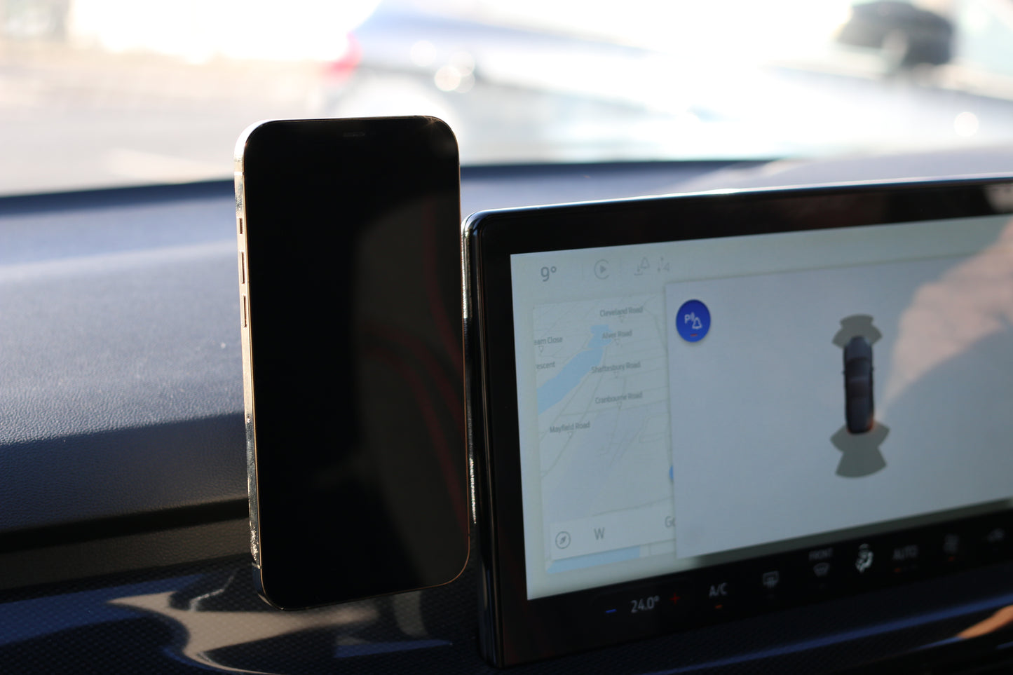 Ford Focus 2021- VoltMount MagSafe Charger Phone Holder