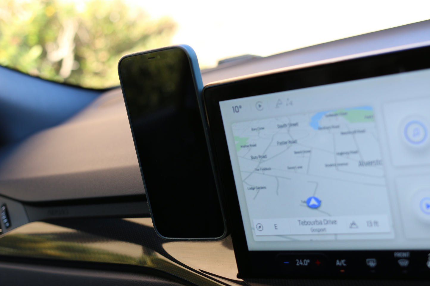 Ford Focus 2021- VoltMount MagSafe Charger Phone Holder
