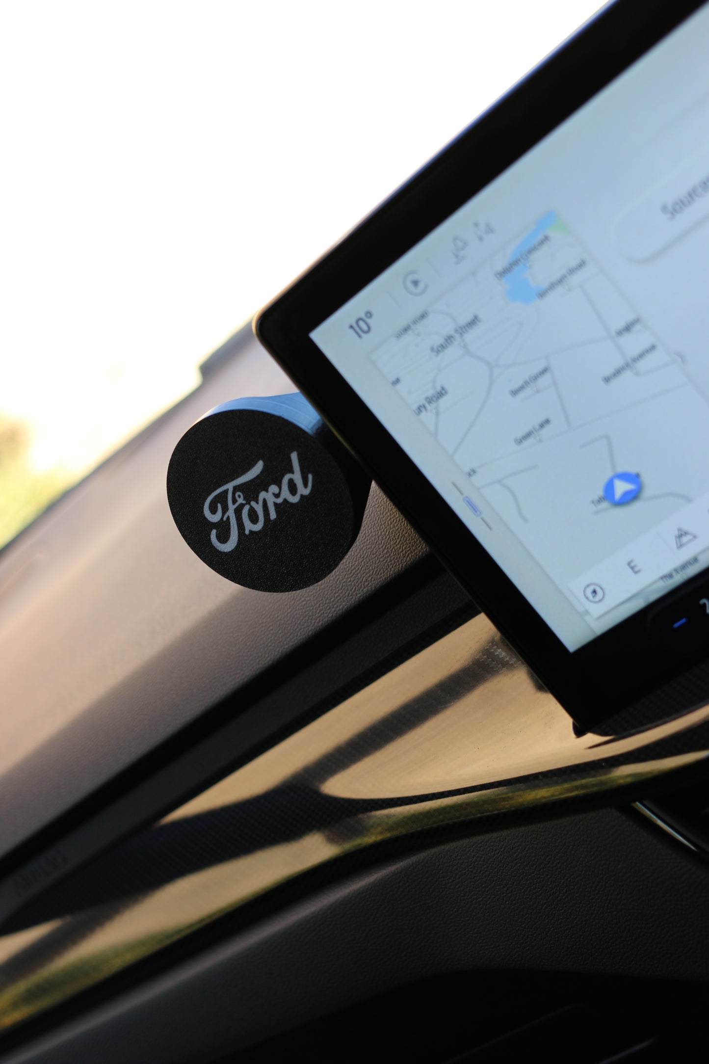 Ford Focus 2021- VoltMount MagSafe Charger Phone Holder