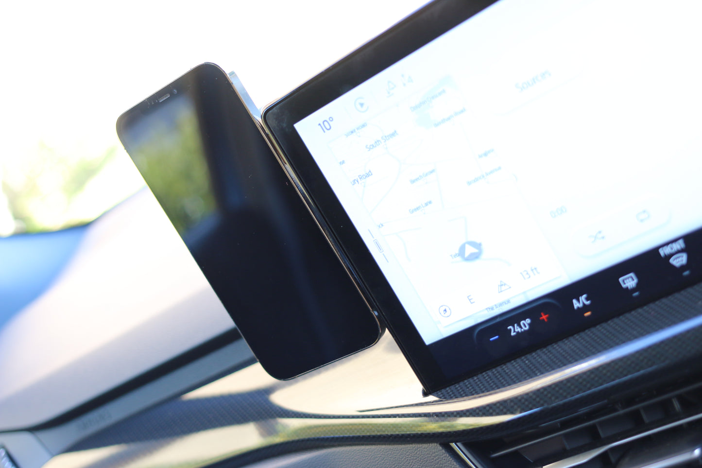 Ford Focus 2021- VoltMount MagSafe Charger Phone Holder