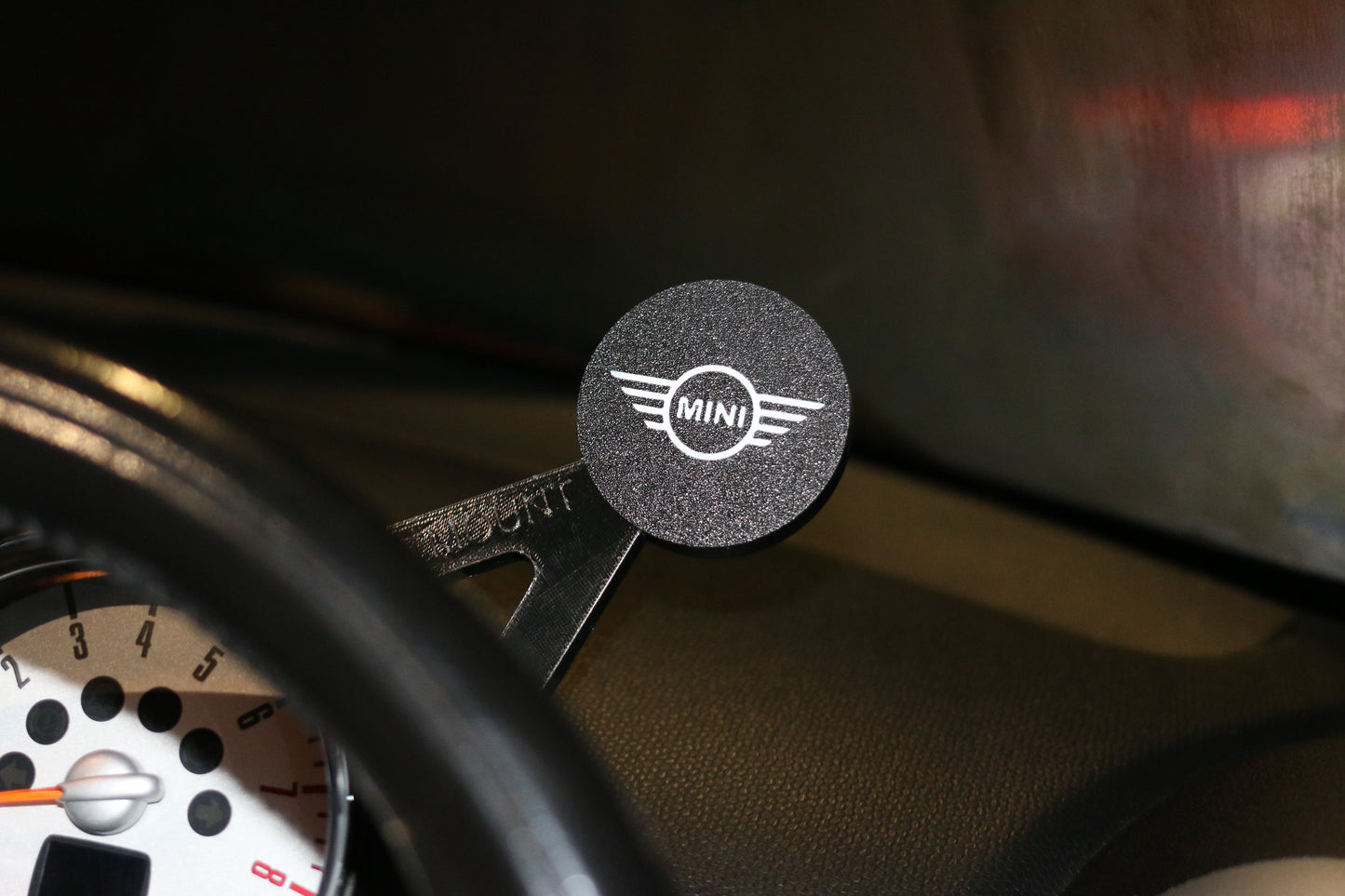 Mini Cooper Countryman R60 Rev Counter MagSafe Charger Phone Holder