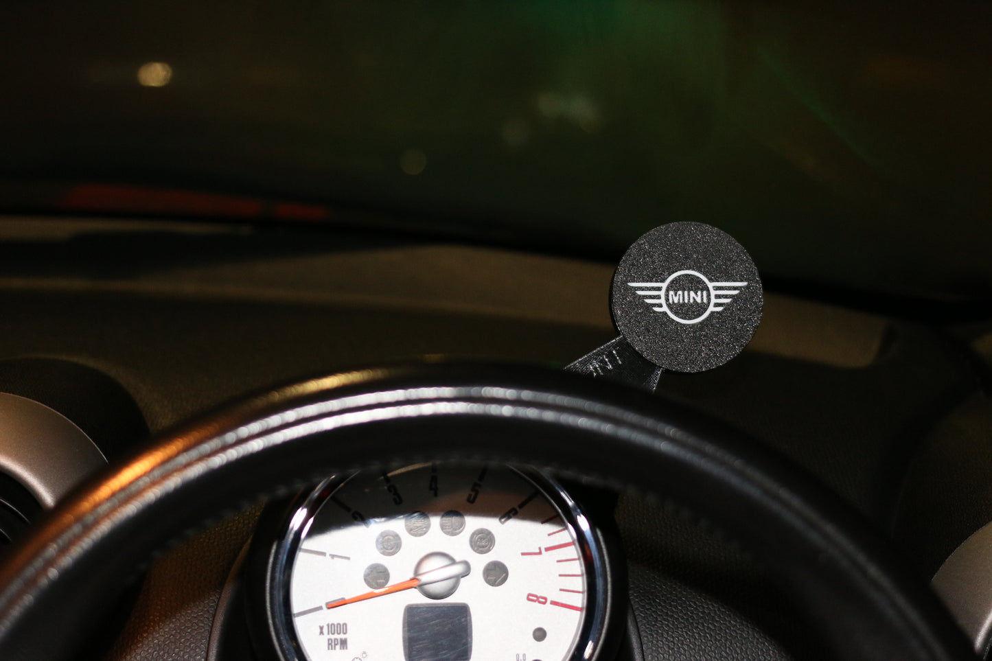 Mini Cooper Countryman R60 Rev Counter MagSafe Charger Phone Holder