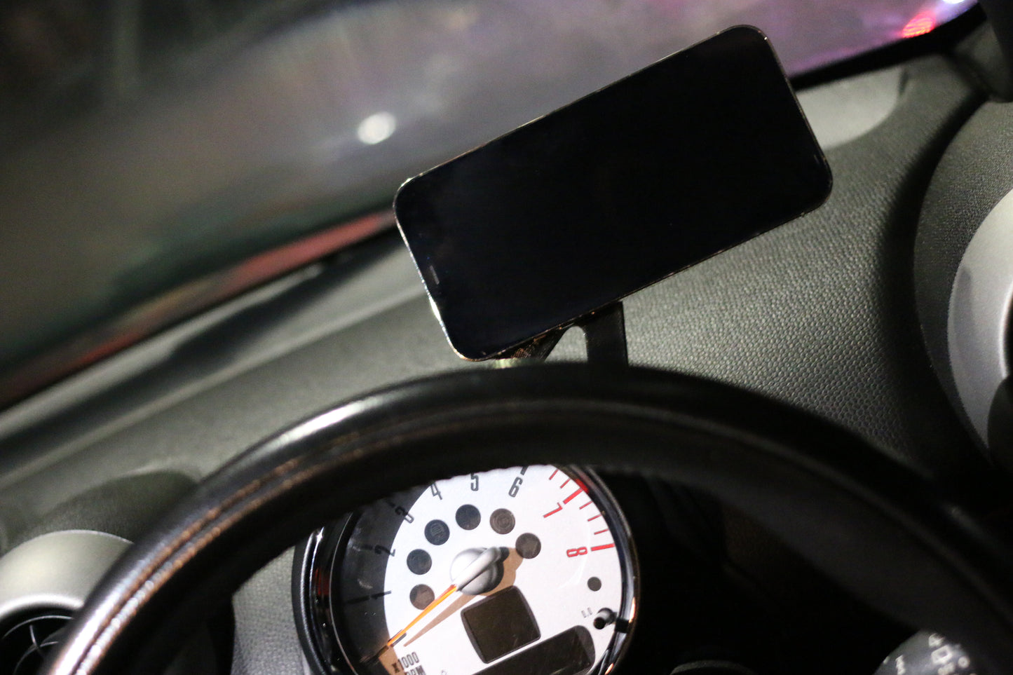 Mini Cooper Countryman R60 Rev Counter MagSafe Charger Phone Holder