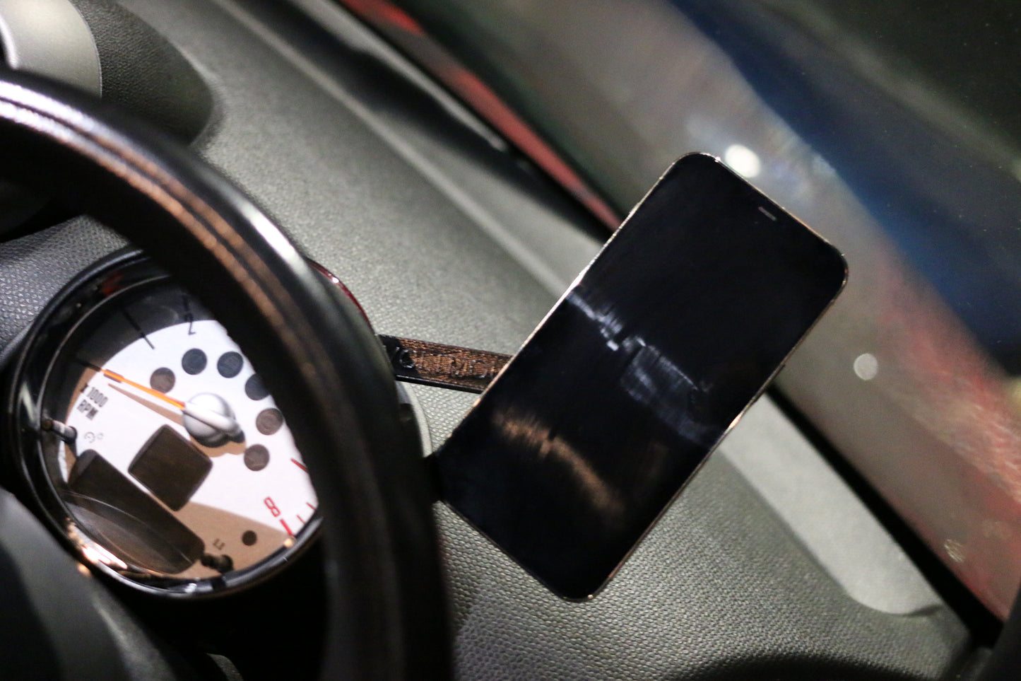 Mini Cooper Countryman R60 Rev Counter MagSafe Charger Phone Holder