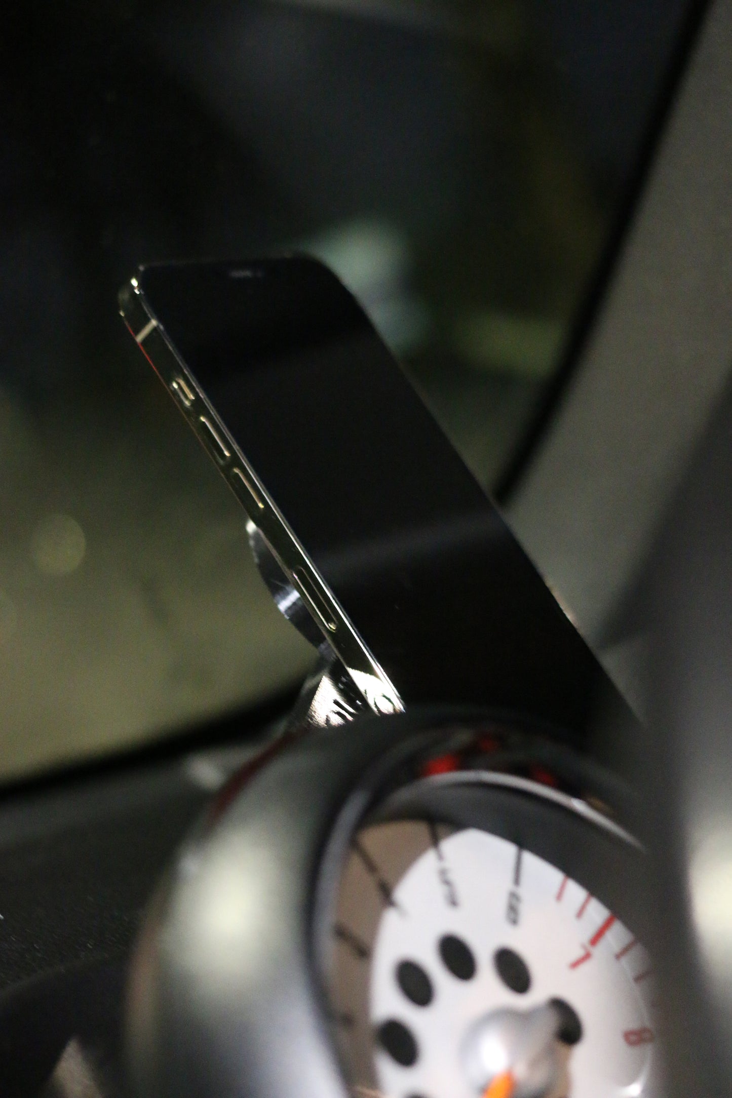Mini Cooper Countryman R60 Rev Counter MagSafe Charger Phone Holder