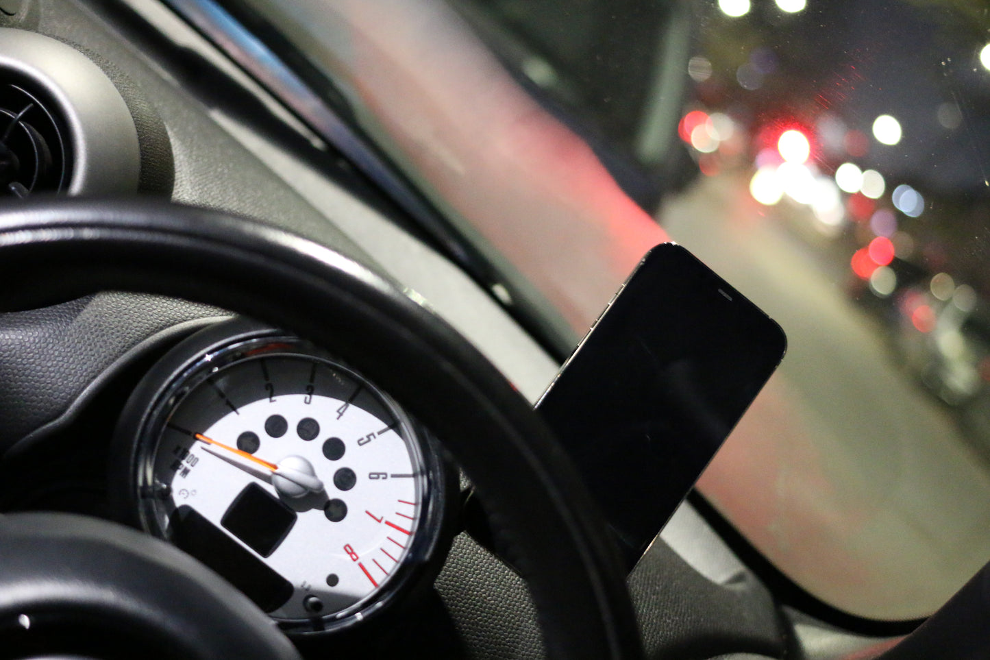Mini Cooper Countryman R60 Rev Counter MagSafe Charger Phone Holder