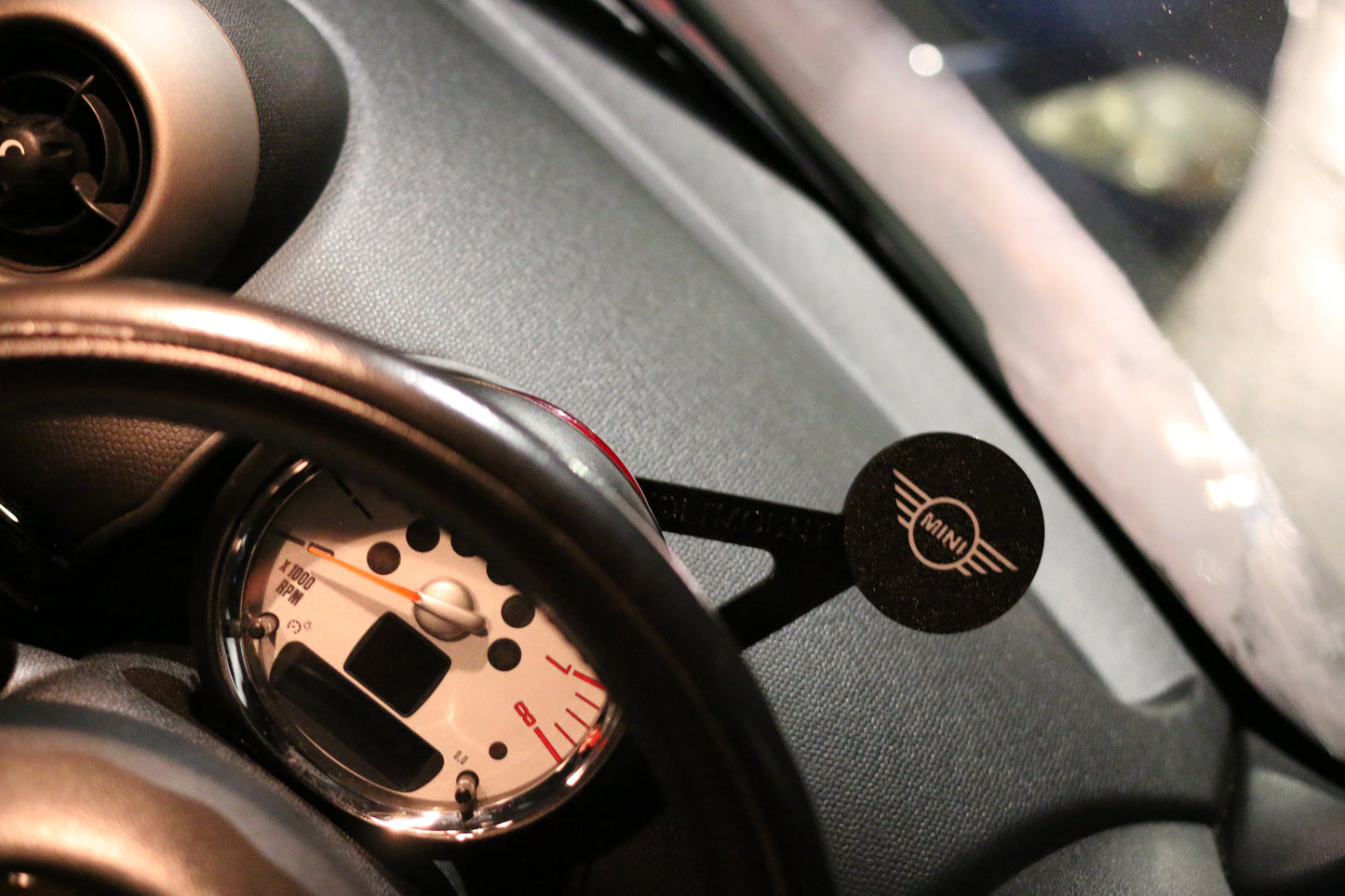 Mini Cooper Countryman R60 Rev Counter MagSafe Charger Phone Holder