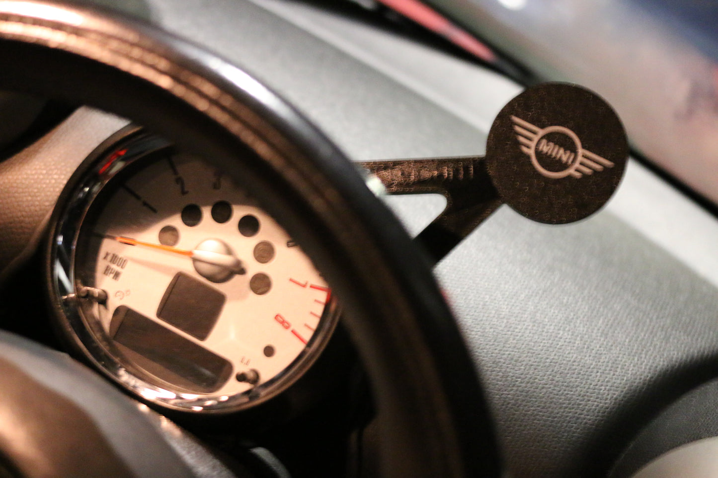 Mini Cooper Countryman R60 Rev Counter MagSafe Charger Phone Holder