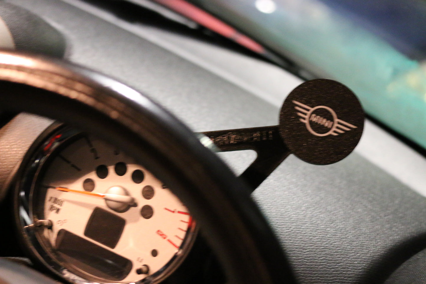 Mini Cooper Countryman R60 Rev Counter MagSafe Charger Phone Holder