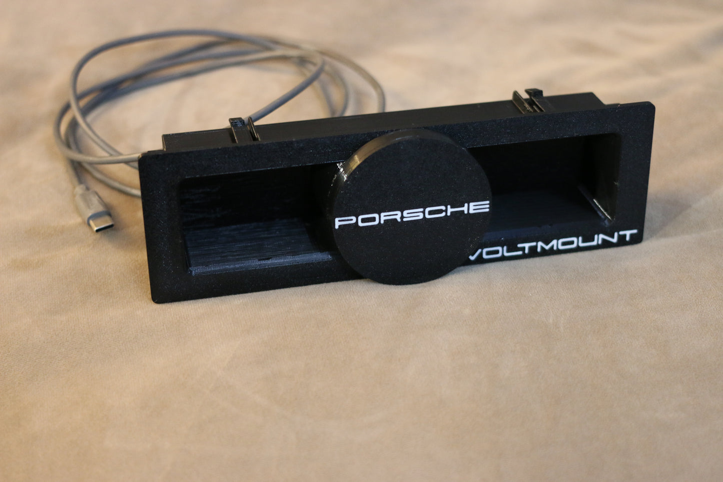 911 996 Carrera MagSafe Charger Phone Holder