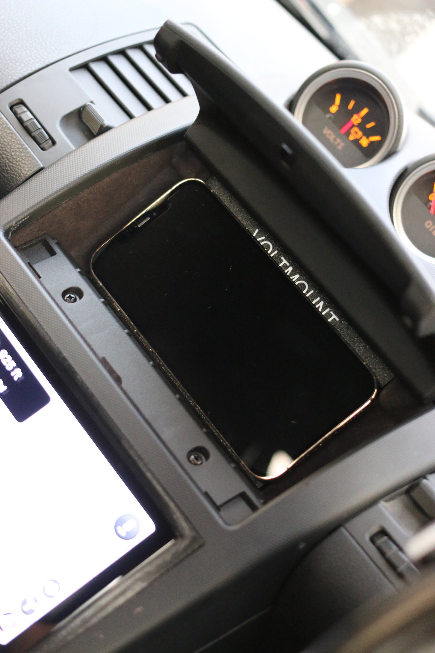 Nissan 350Z MagSafe Charger Phone Mount Holder