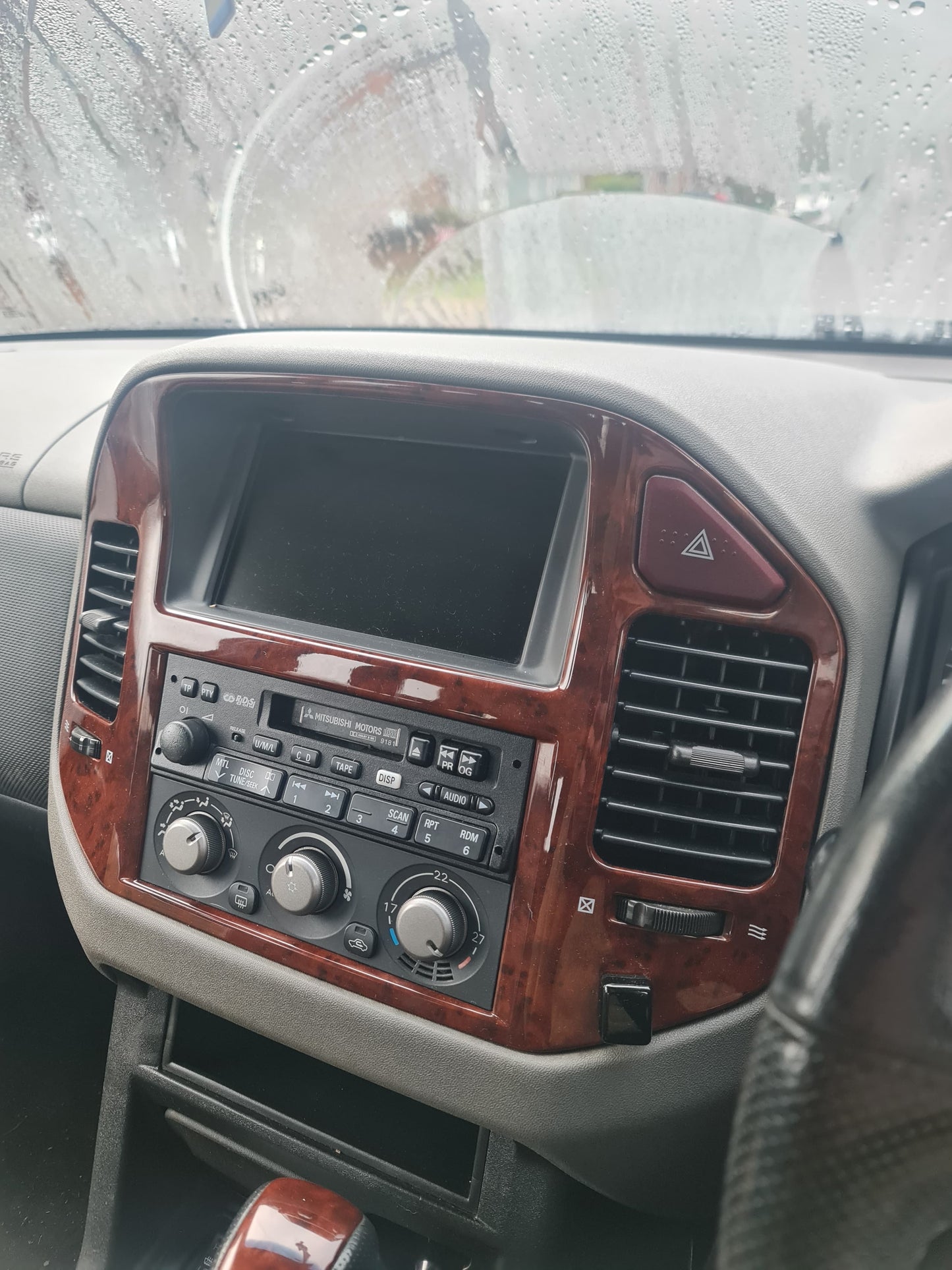 Mitsubishi Shogun Pajero CarPlay Android Auto Screen V60 V70 3rd Gen 1999 - 2006
