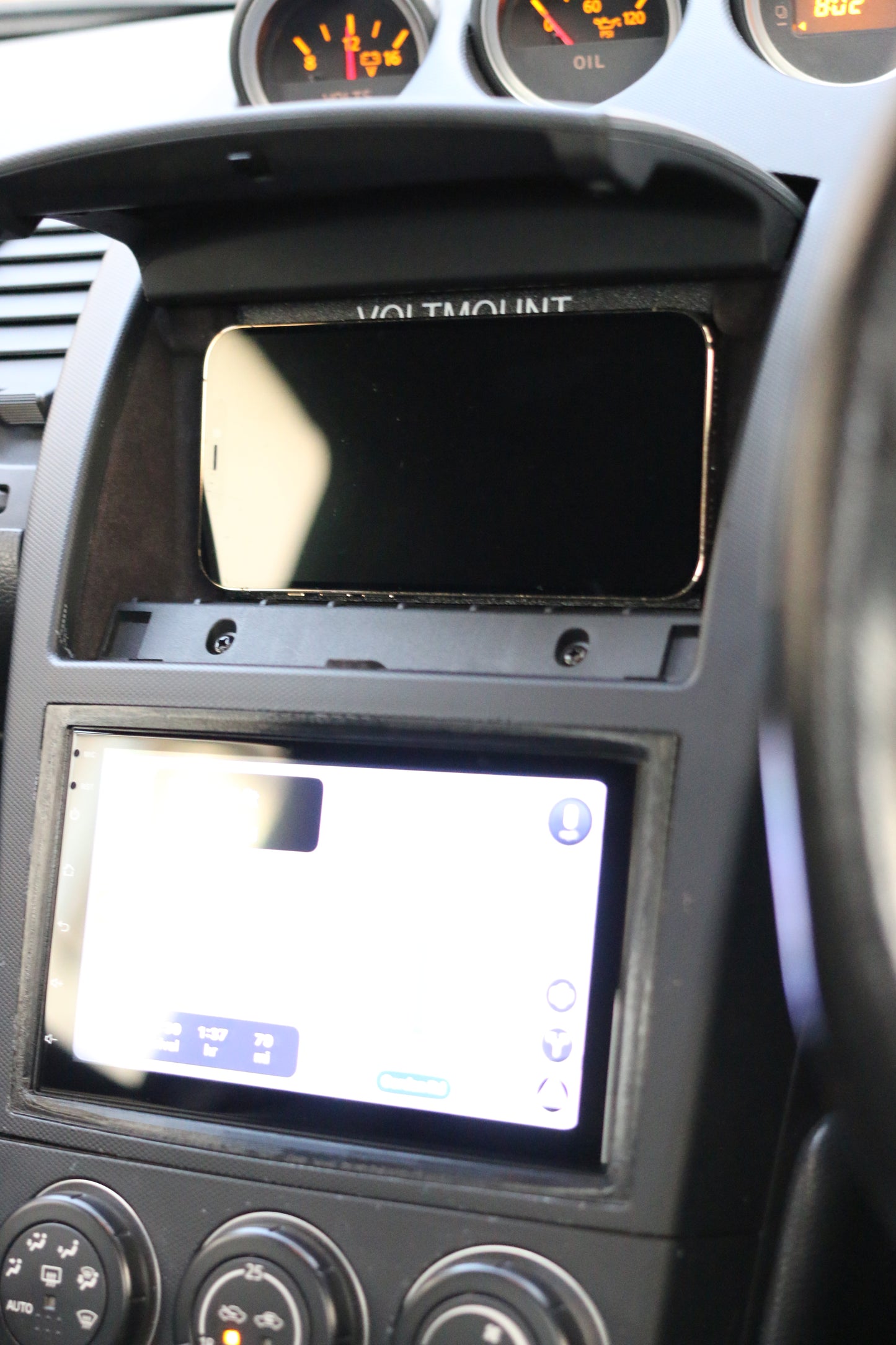 Nissan 350Z MagSafe Charger Phone Mount Holder