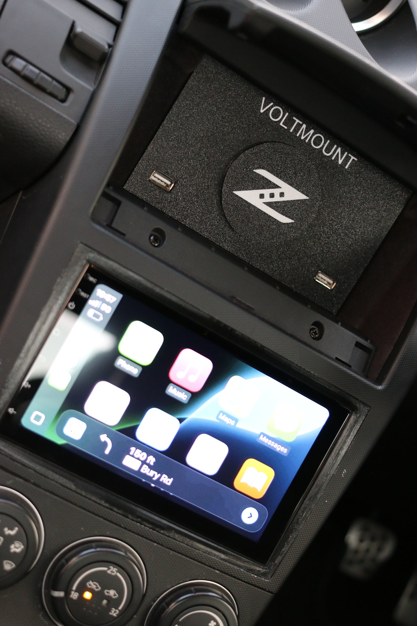 Nissan 350Z MagSafe Charger Phone Mount Holder