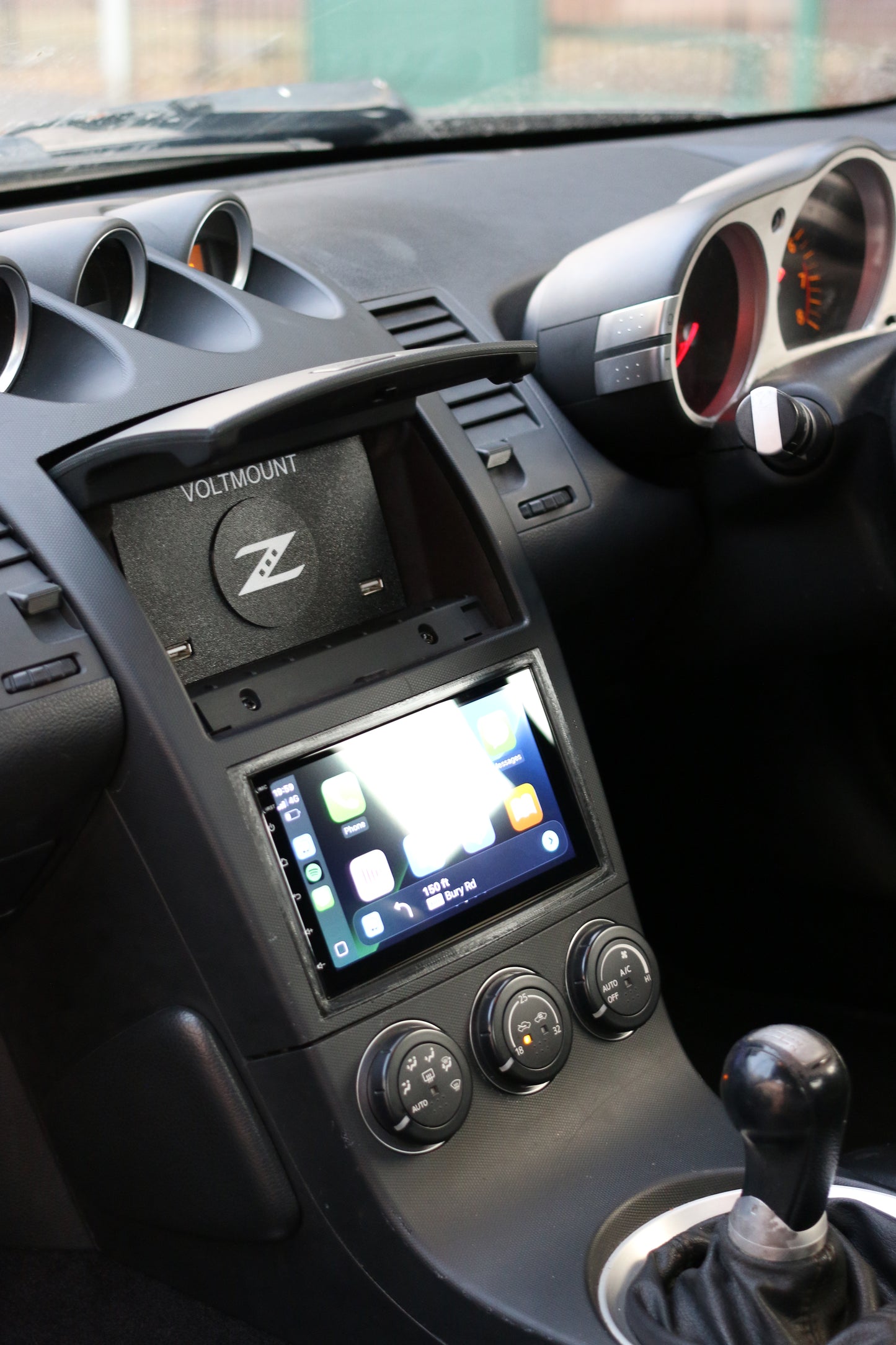 Nissan 350Z MagSafe Charger Phone Mount Holder