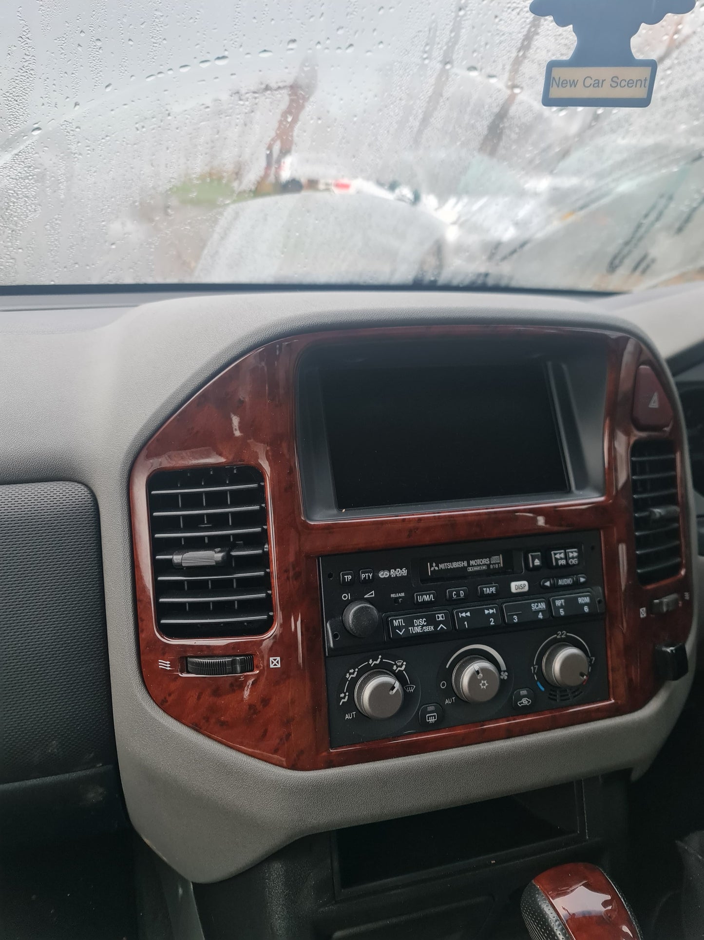 Mitsubishi Shogun Pajero CarPlay Android Auto Screen V60 V70 3rd Gen 1999 - 2006