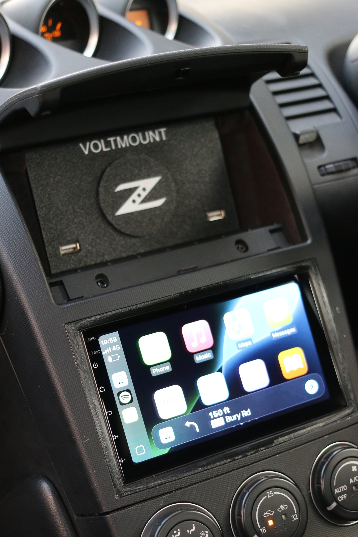 Nissan 350Z MagSafe Charger Phone Mount Holder