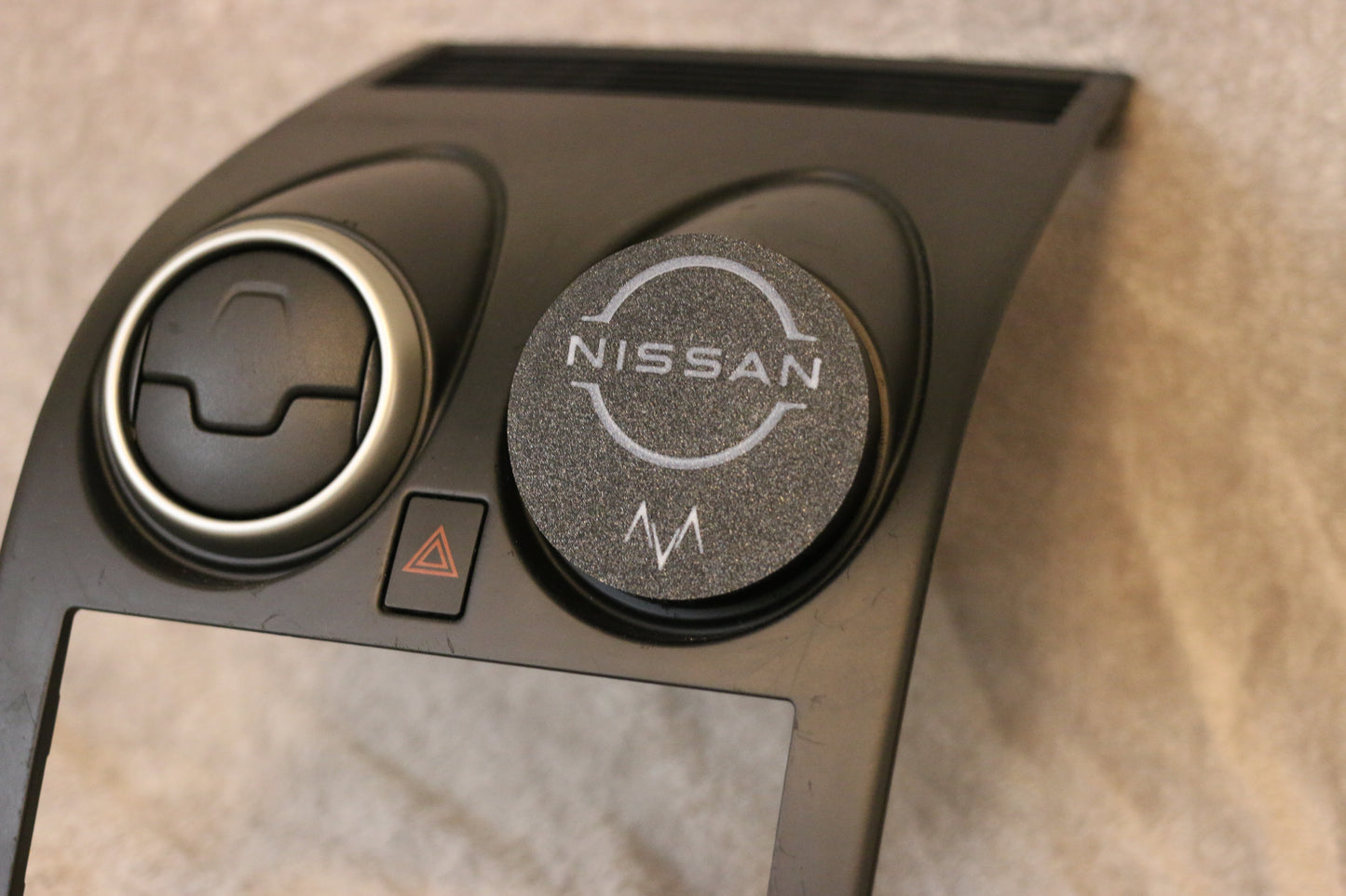 Nissan Qashqai 2006-2013 MagSafe Charger Phone Holder