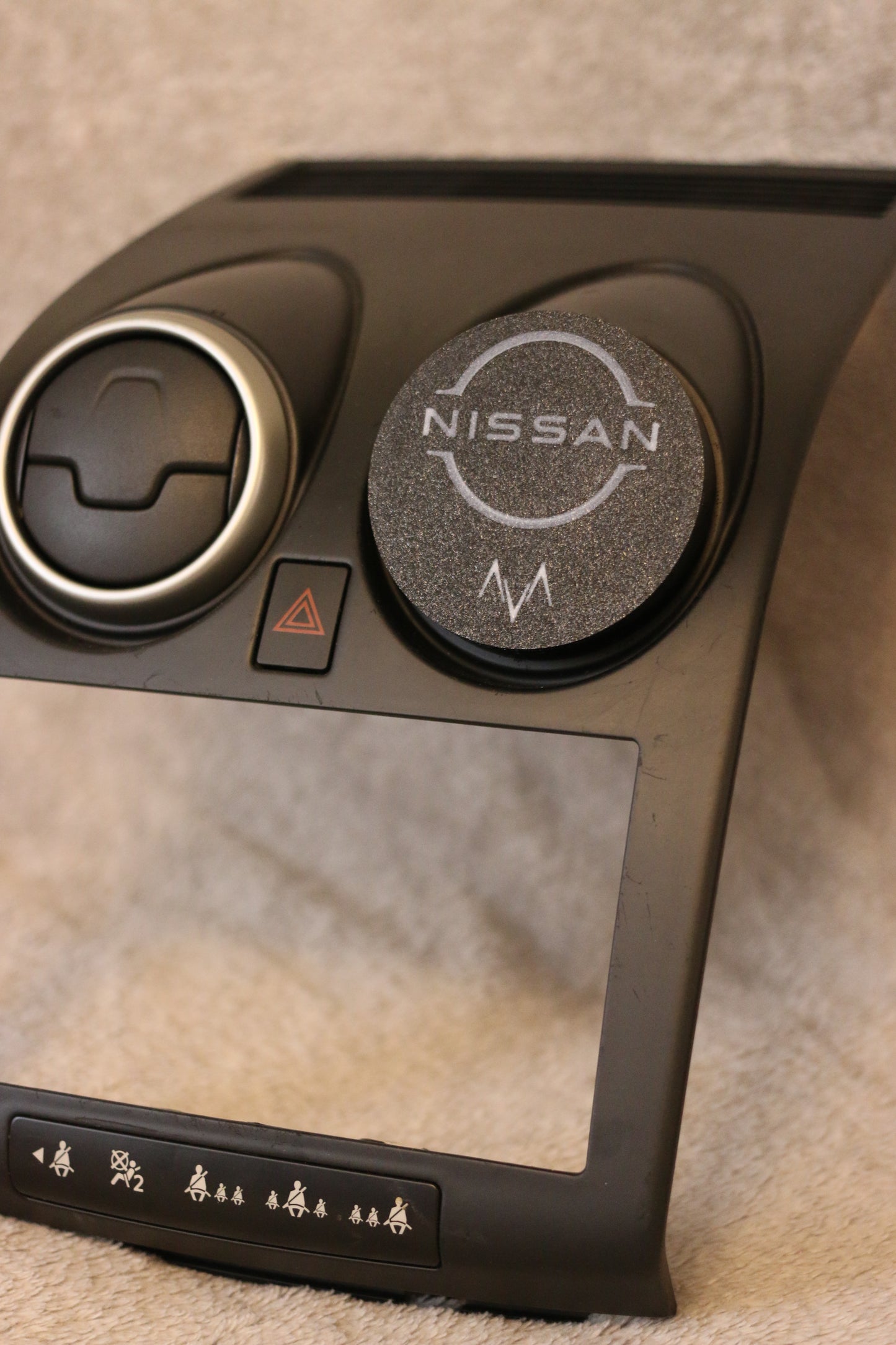 Nissan Qashqai 2006-2013 MagSafe Charger Phone Holder