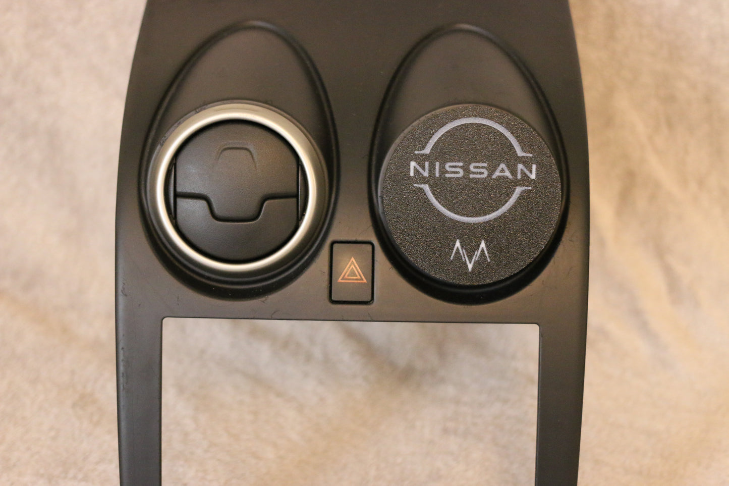 Nissan Qashqai 2006-2013 MagSafe Charger Phone Holder