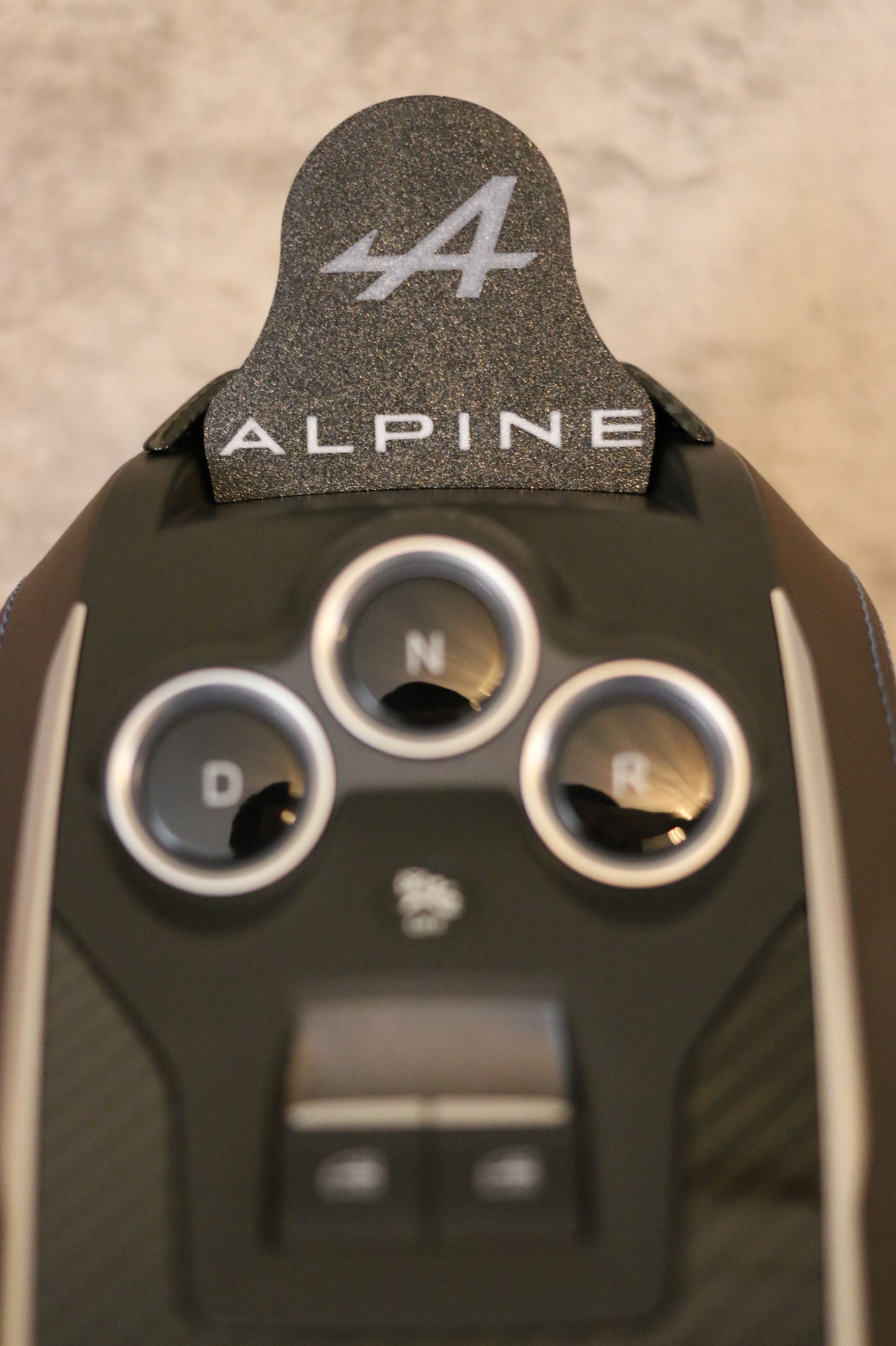 Alpine A110 Short MagSafe Charger Phone Holder